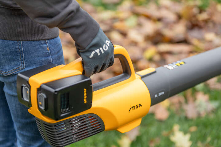 STIGA Akku-Laubbläser BL 300e Kit